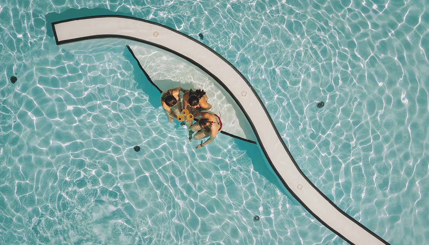 Pool mit Schirmbar - TAUERN SPA Zell am See - Kaprun